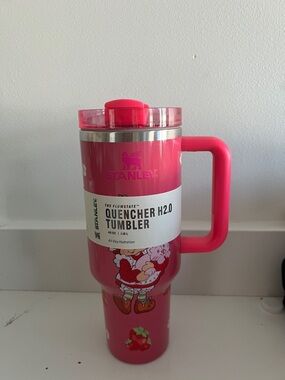 Stanley 40oz Pink Quencher H2.0 Tumbler w/ Handle & Lid Strawberry Design